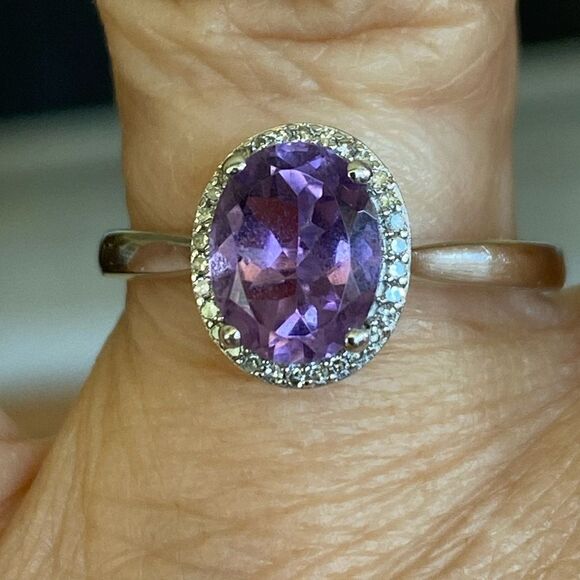 Michael Hill 10K White Gold Amathyst & Diamonds Halo Ring - Picture 1 of 11